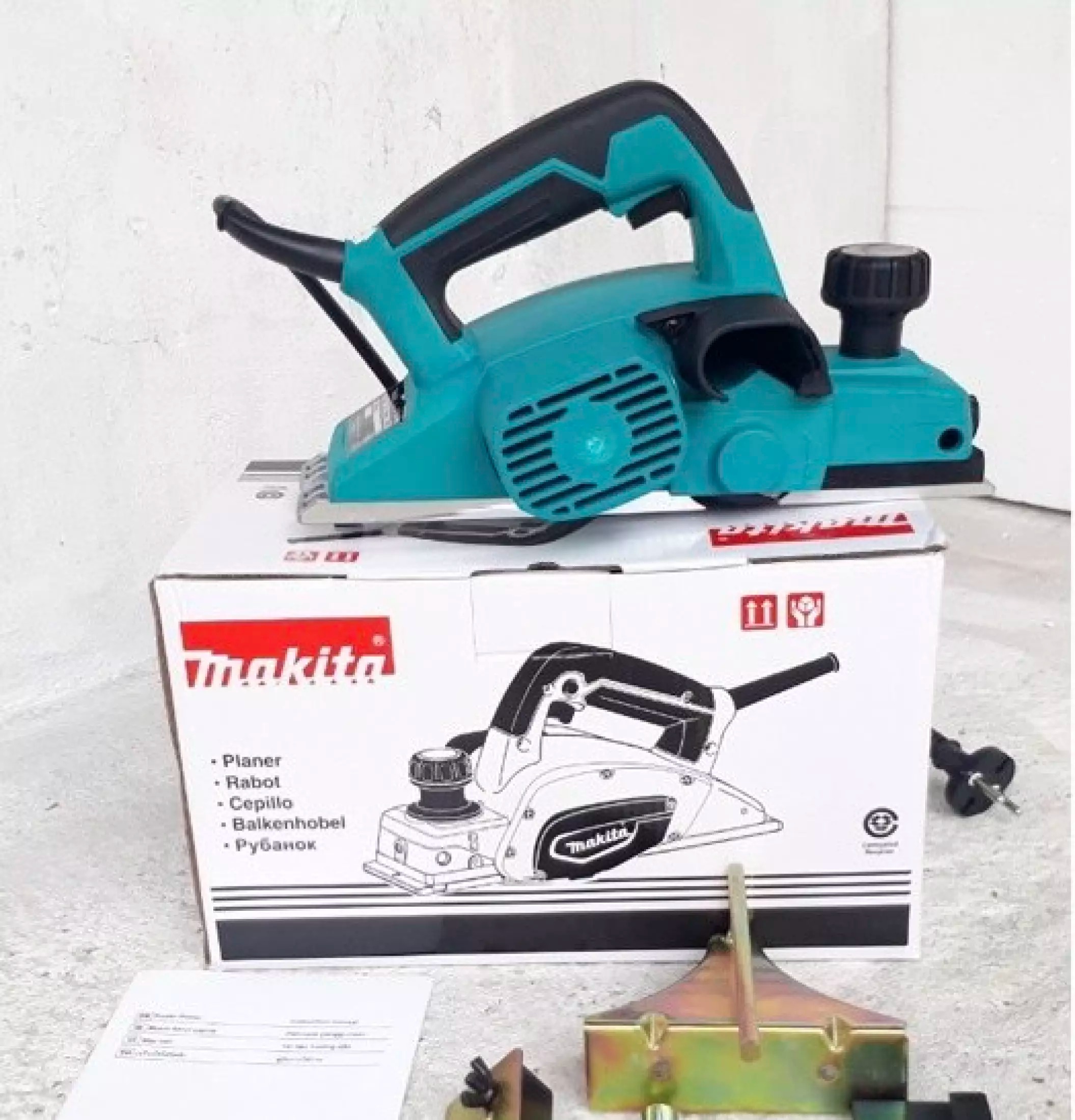 Máy Bào Makita,Máy Bào Gỗ Cầm Tay Makita Giúp Cho Bạn Bào Mòn Các Vật Dụng Đơn Giản , Sản Phẩm Cần Thiết Cho Mọi Gia Đình