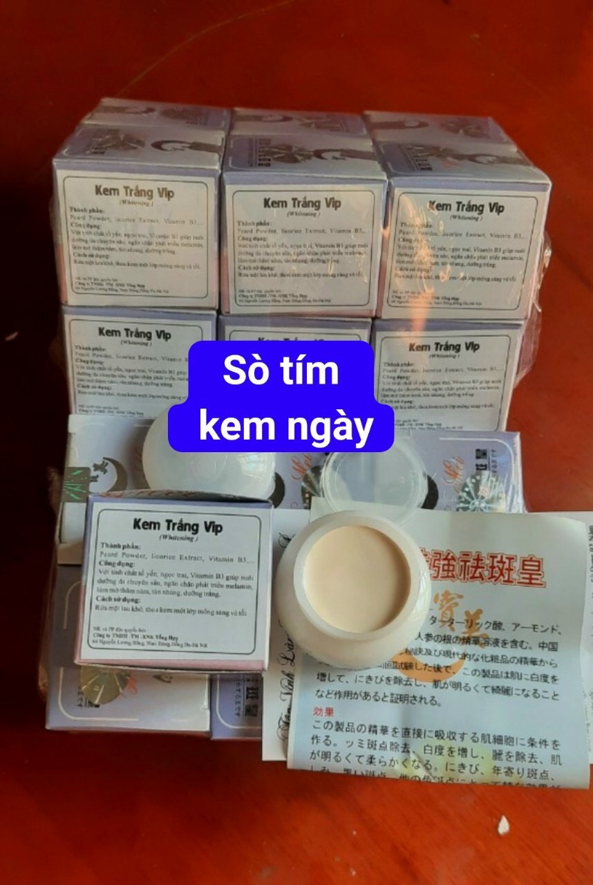 Kem trắng da ban ngày