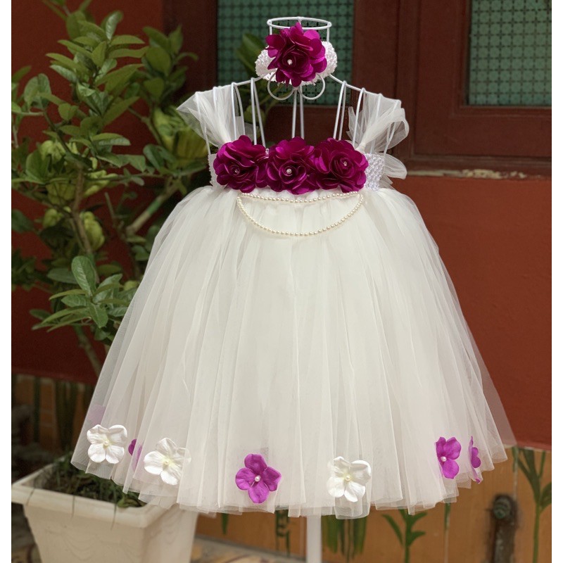 váy công chúa trắng hoa tím cẩm