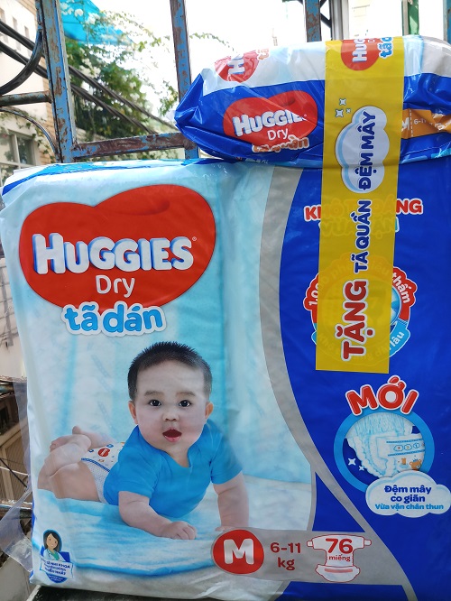 [TẶNG 6 TÃ QUẦN] TÃ DÁN HUGGIES MẪU MỚI M76 MIẾNG