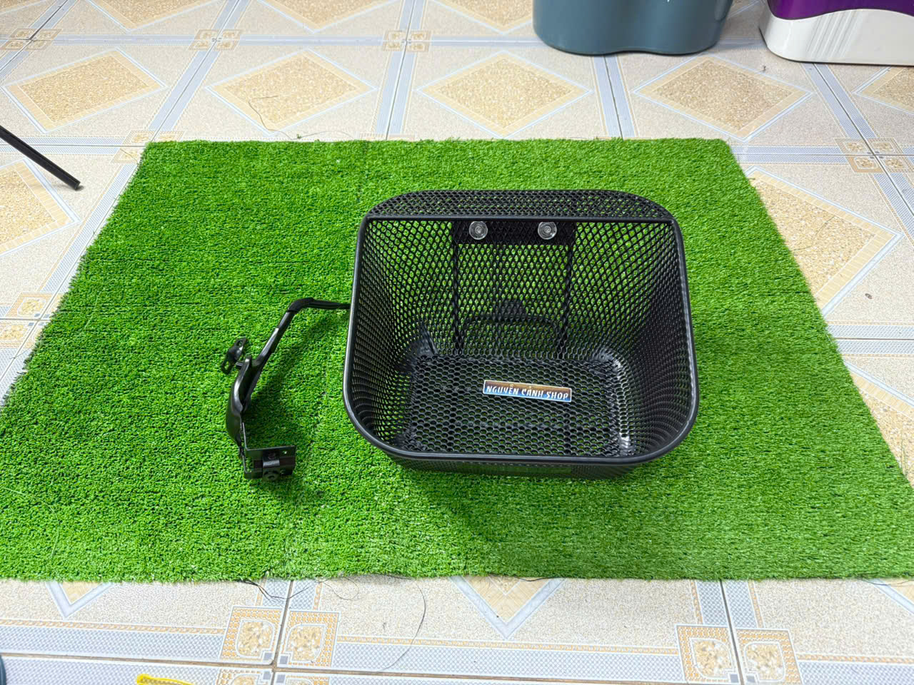 Future 125 Future Led Cart Has Screws Attached.