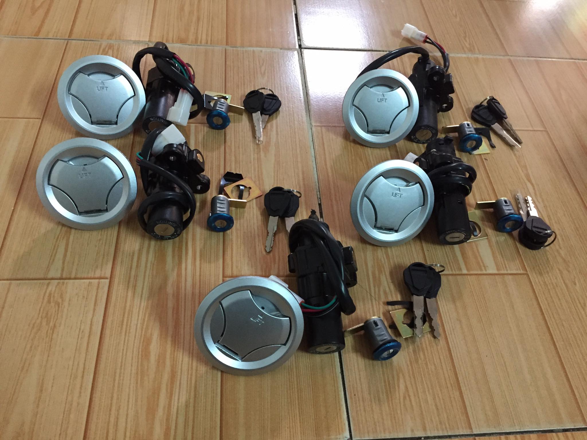 Bộ ổ khóa  xe Visitor Phoenix 175