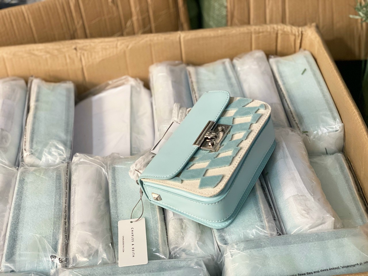 Túi đeo chéo nữ ô trám size 18cm CK2-80701218