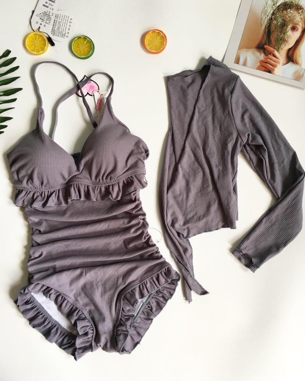 Bikini viền bèo kèm khoác tiểu thư