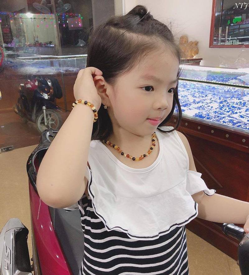 Vòng tay hổ phách cho bé chuẩn xịn