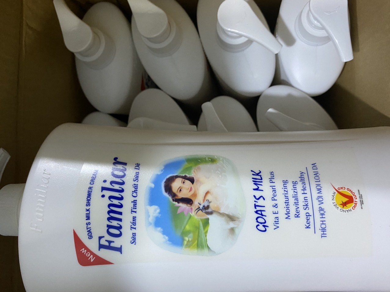 COMBO 2 CHAI SỮA TẮM DÊ FAMILIAR 1000ML. (MẪU MỚI).