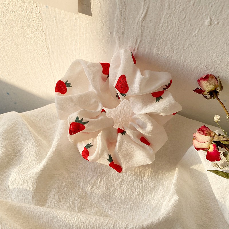 Scrunchies quả dâu xinh xắn