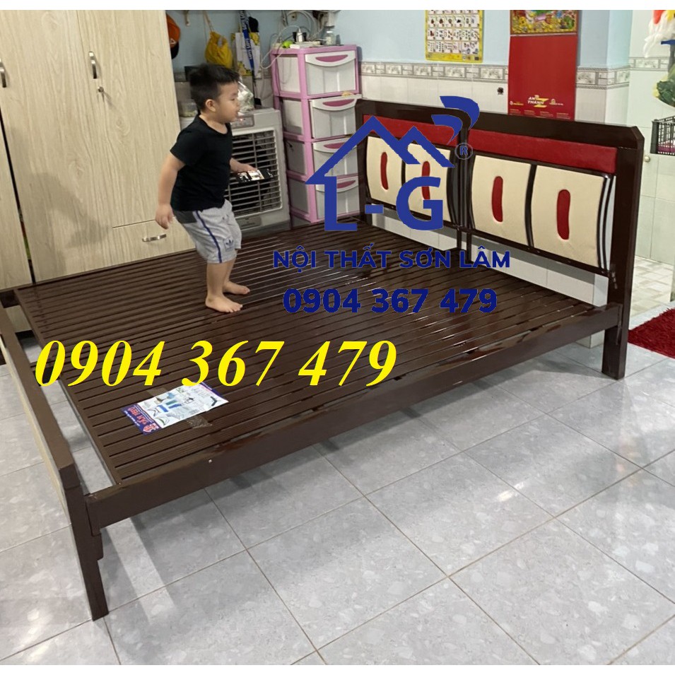 Giường sắt hộp vuông 4x8 màu nâu giả gỗ giá rẻ