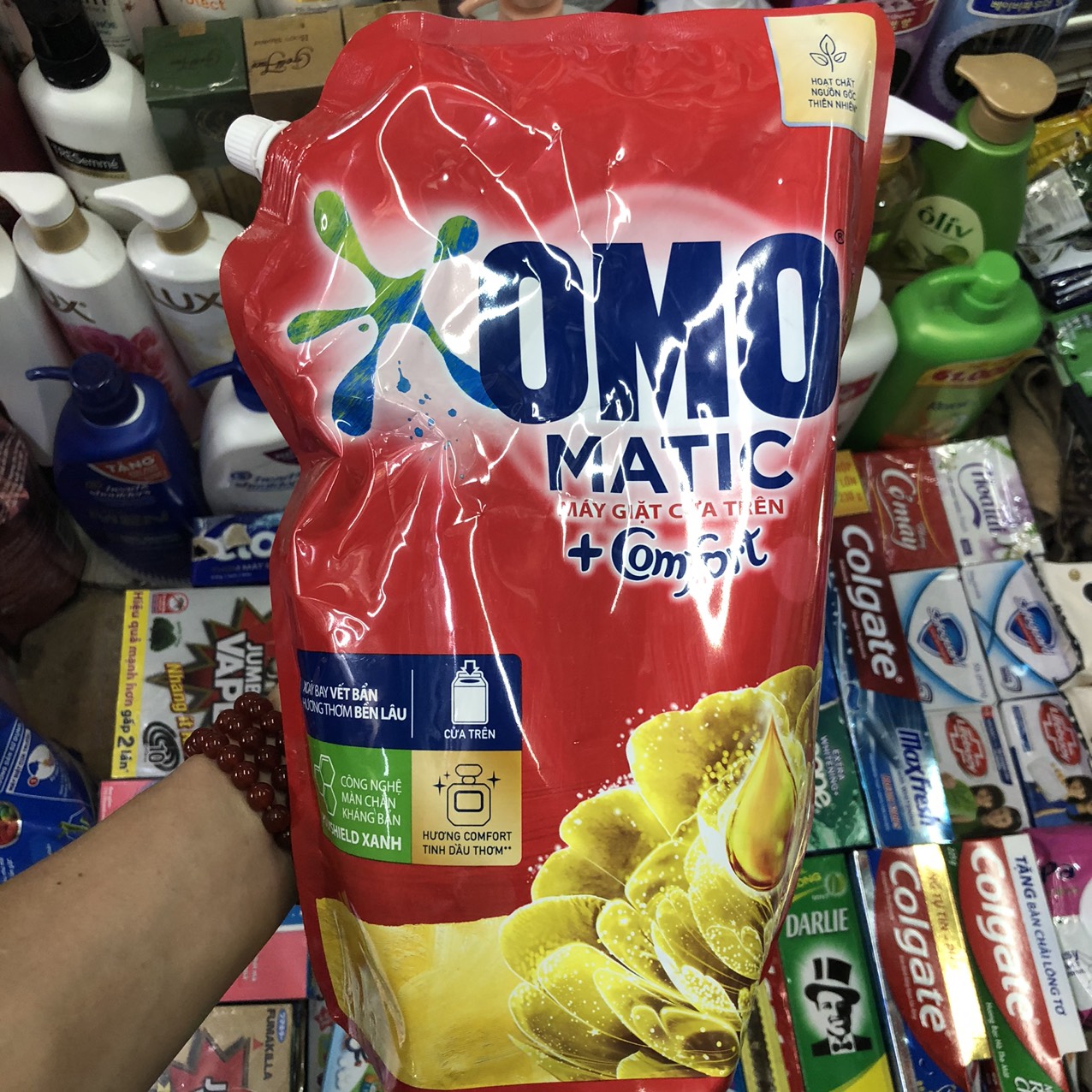 [HCM]Nước giặt Omo matic comfort tinh dầu thơm 2000ml ( cửa trên)