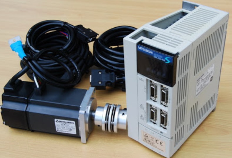 DRIVER SERVO MR J2S 10A+MOTOR HC KFS13  Mitsubishi Hàng Tháo Máy