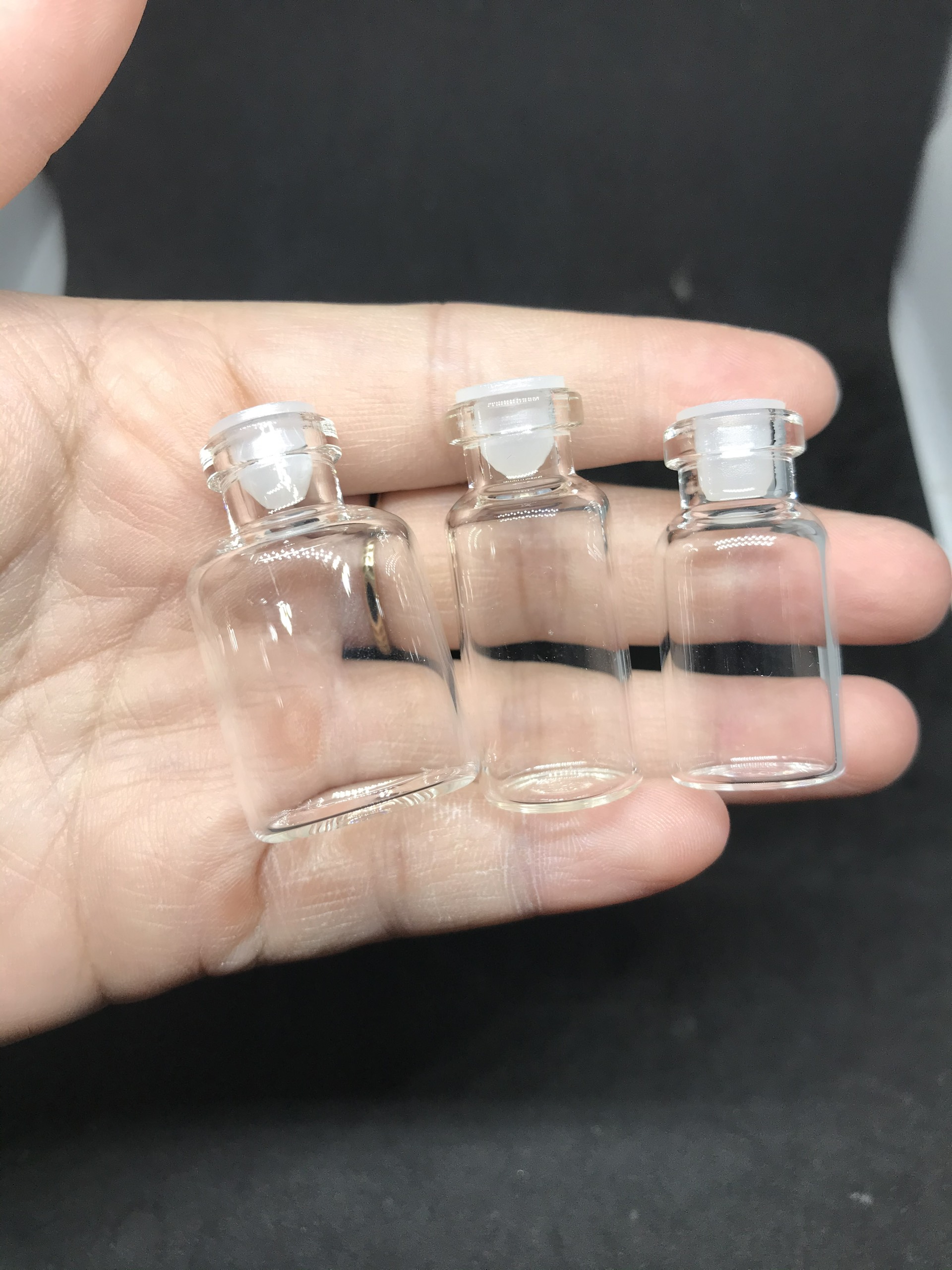 Lọ thủy tinh mini đựng đá vụn thảo dược
