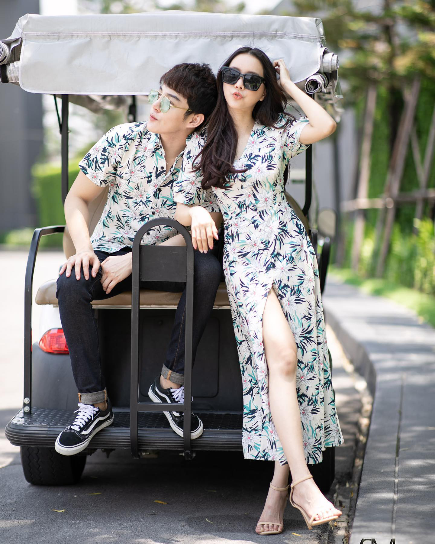 Đồ đôi đi biển hoa huệ tây