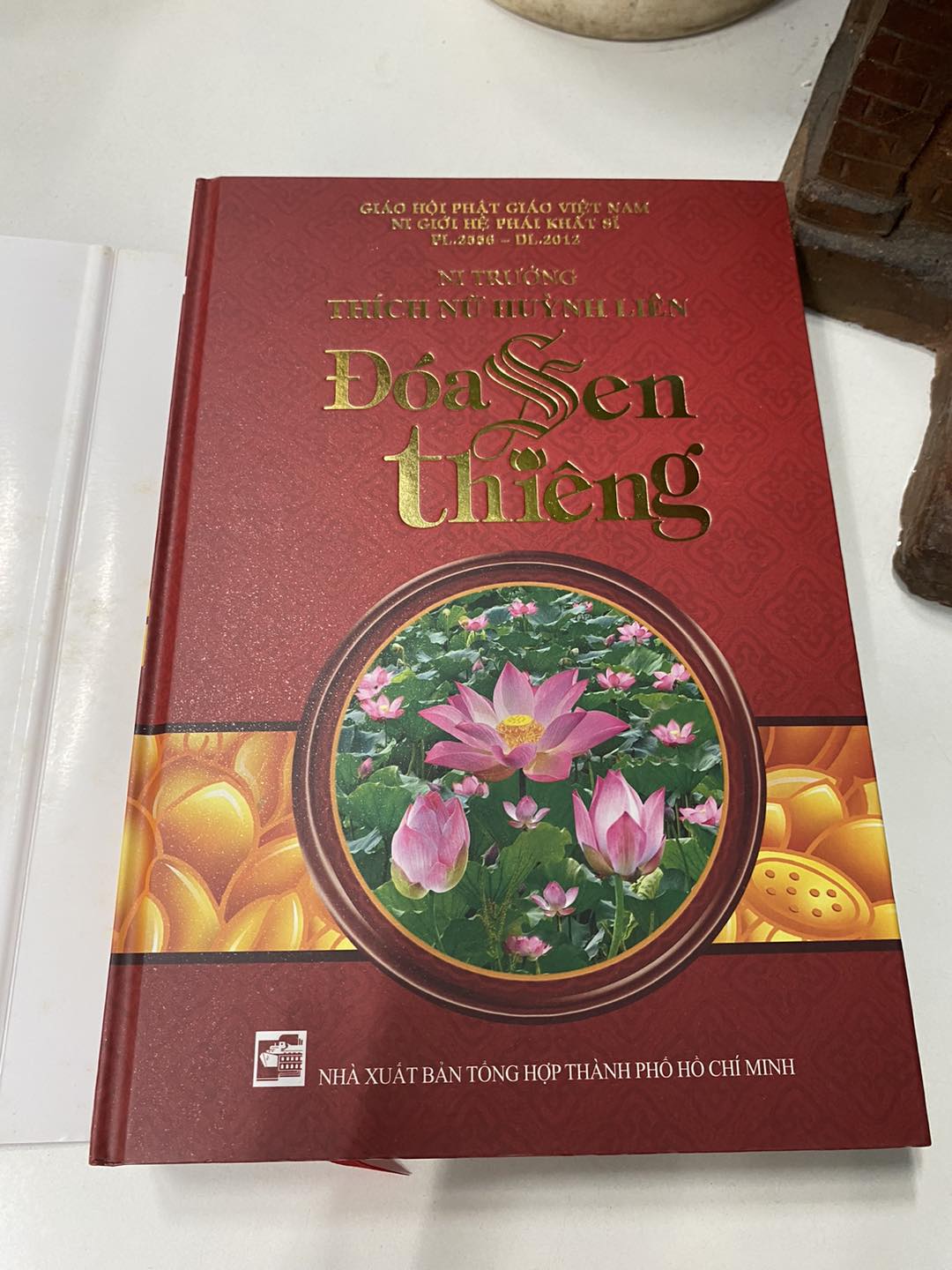 SÁCH - ĐÓA SEN THIÊNG