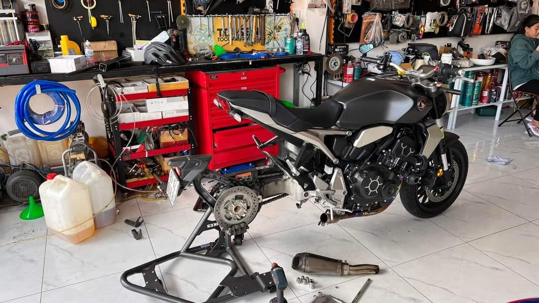 M-Biker Nâng xe motor 1 gắp chuyên dụng.