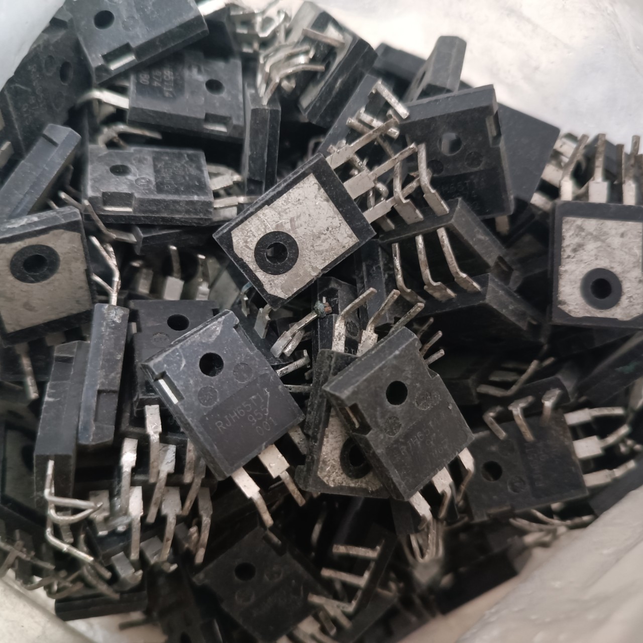 4 chiếc IGBT RJH65T14 100A 600V tháo máy