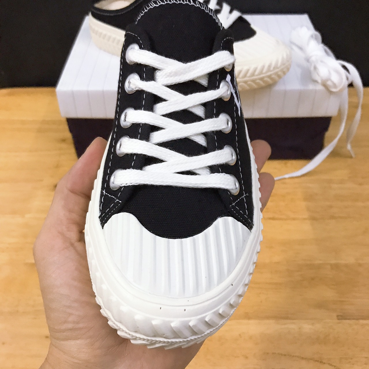 Tặng hộp, Bill và 1 bộ dây - Giày sục thể thao nam nữ MLB thêu chữ NY, size 36 đến 39.