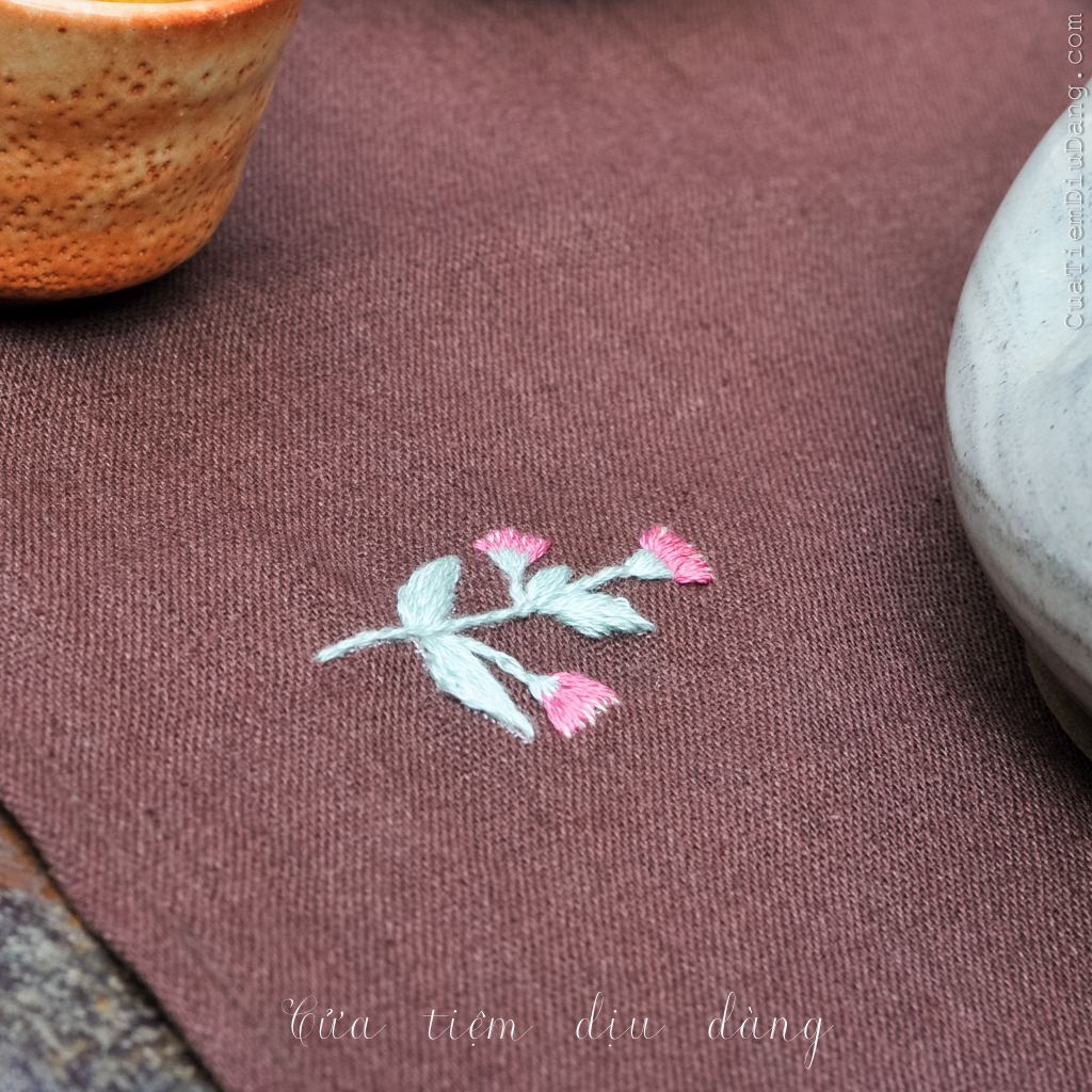 Khăn tay (Khăn mùi xoa) vải linen thêu thủ công – Cúc chi