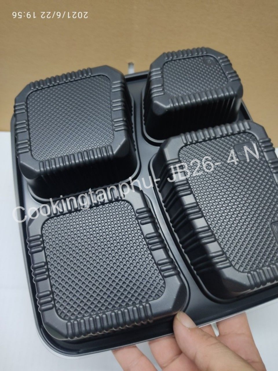 100 Hộp Cơm 4 ngăn JB26