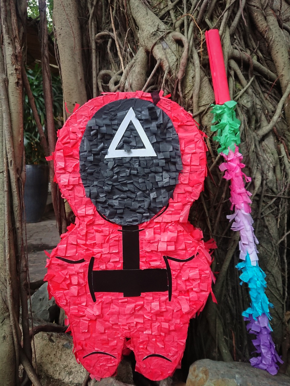 PINATA SQUID GAME  (không bao gồm kẹo và gậy đập)