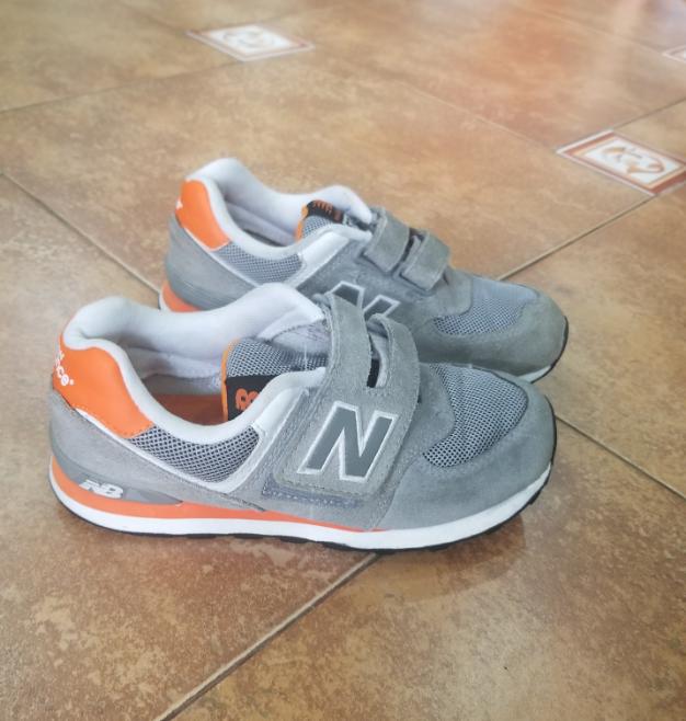 Giày thể thao trẻ em New Balance, size 32