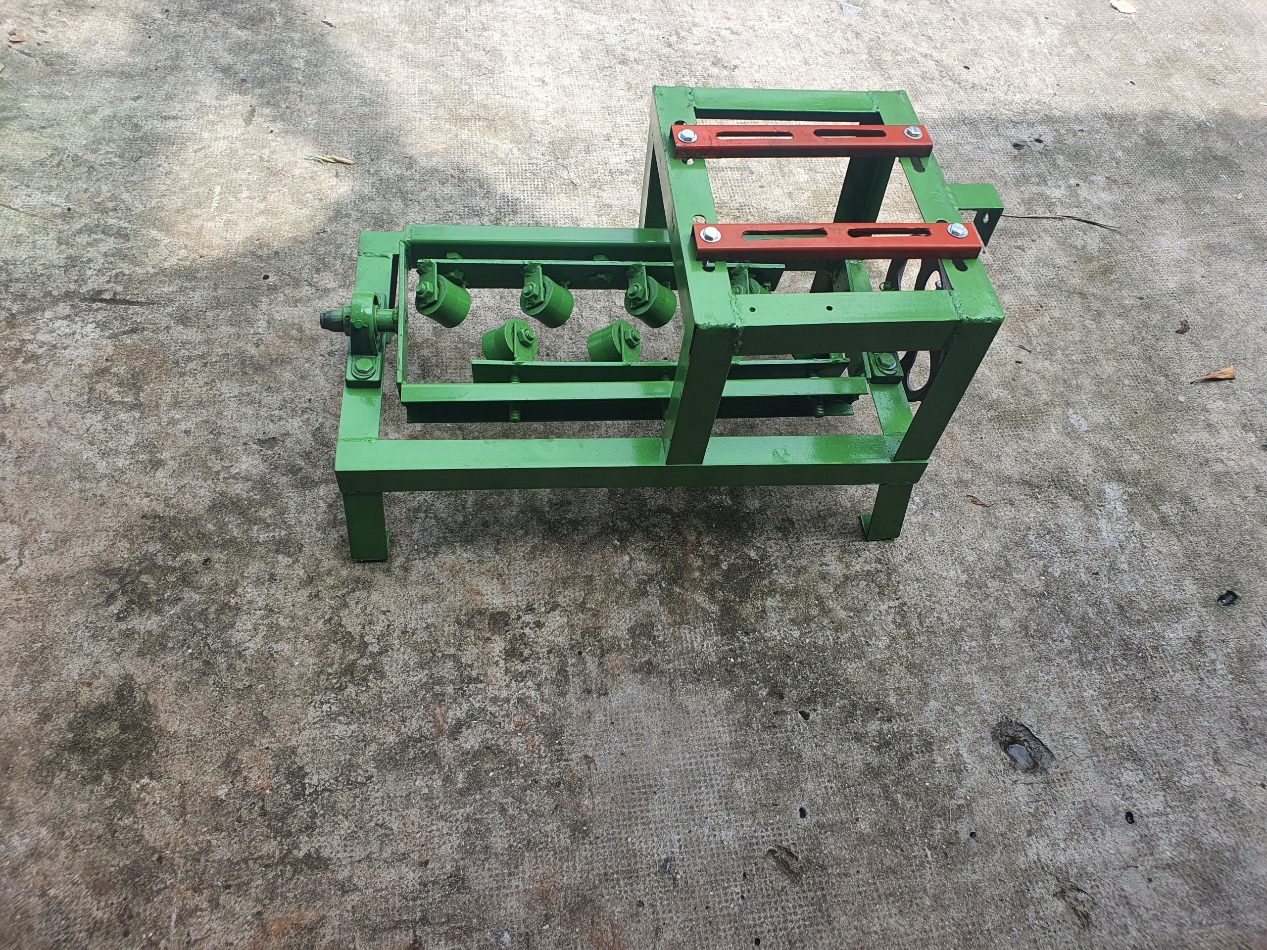 KHUNG DUỖI SẮT trung (chưa có motor)