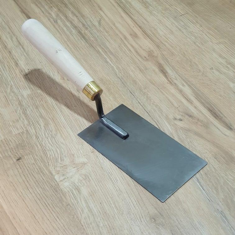 [HCM]Bay Xây Vuông ( dụng cụ thi công xây dựng ) Lưỡi Thép 9x165cm Cán Gỗ ( vòng inoz Hoặc thau))