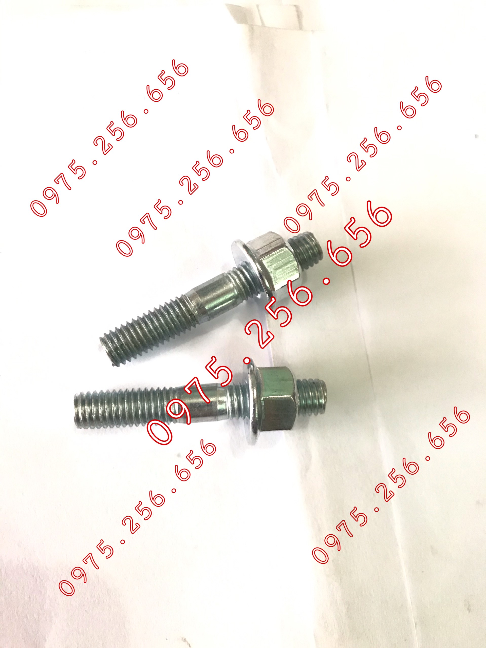 Ốc bắt chân lam máy cưa 5200=5900 máy tầu nhỏ , phụ tùng máy cưa
