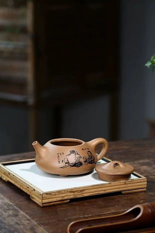 Ấm Tử Sa Nghi Hưng Thạch Biều Sư Đồ 280 ml (Thanh Khôi Đoạn Nê)