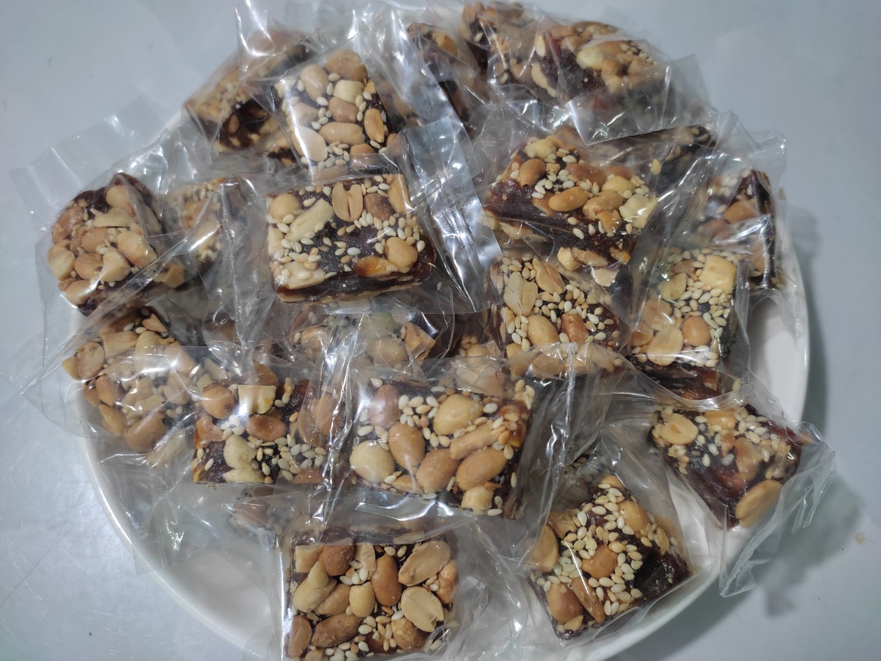 Kẹo Khóm Đậu Phộng