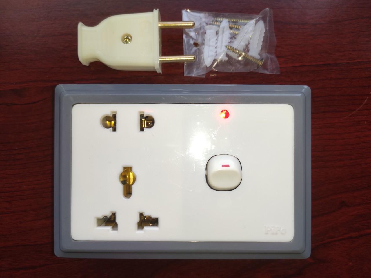 Bảng điện (Giả Âm) gắn tường CAO CẤP + BH 05 năm + 01 Công tắc + 02 Ổ cắm lò xo, nhíp chống giãn cao cấp + Đèn LED báo + Đi dây sẵn sàng đầy đủ + Bộ ốc vít lắp đặt (bộ 01 sản phẩm)