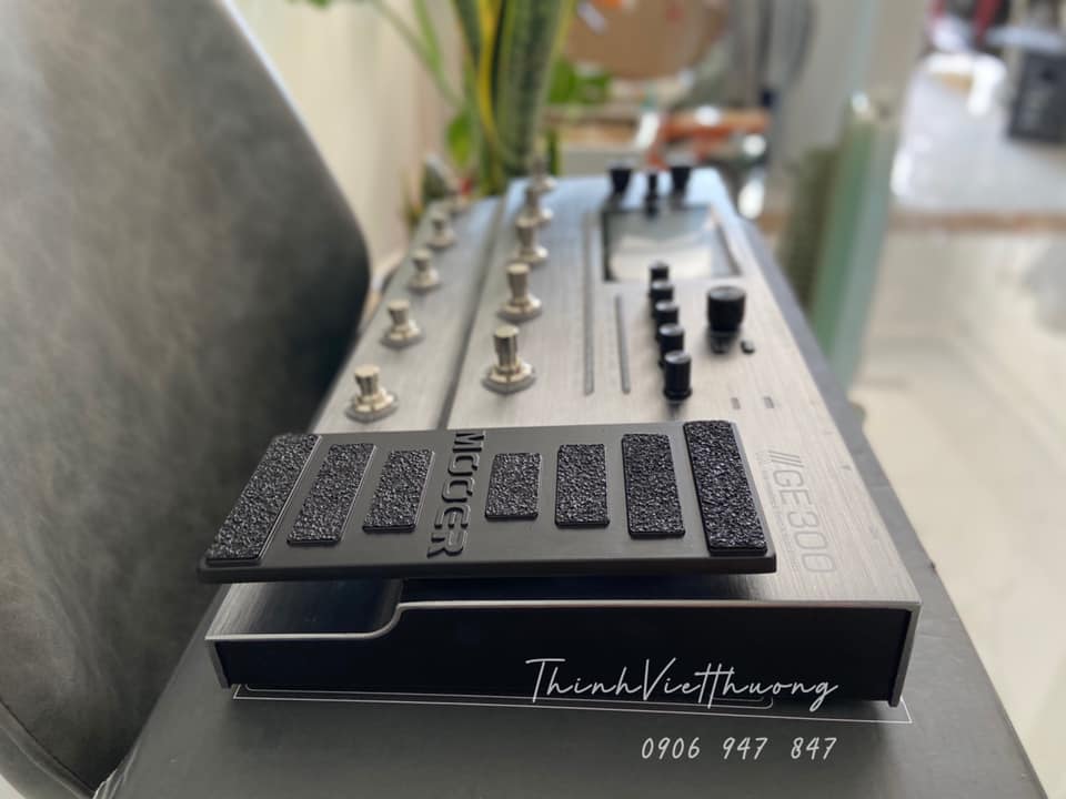 Phơ bàn Guitar điện MOOER GE-300