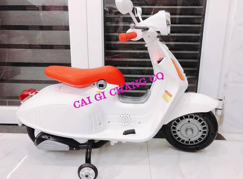 XE MÁY ĐIỆN TRẺ EM KIỂU DÁNG XE VESPA CỔ SIÊU ĐẸP CHO TRẺ TỪ 2 TUỔI ĐẾN 4 TUỔI