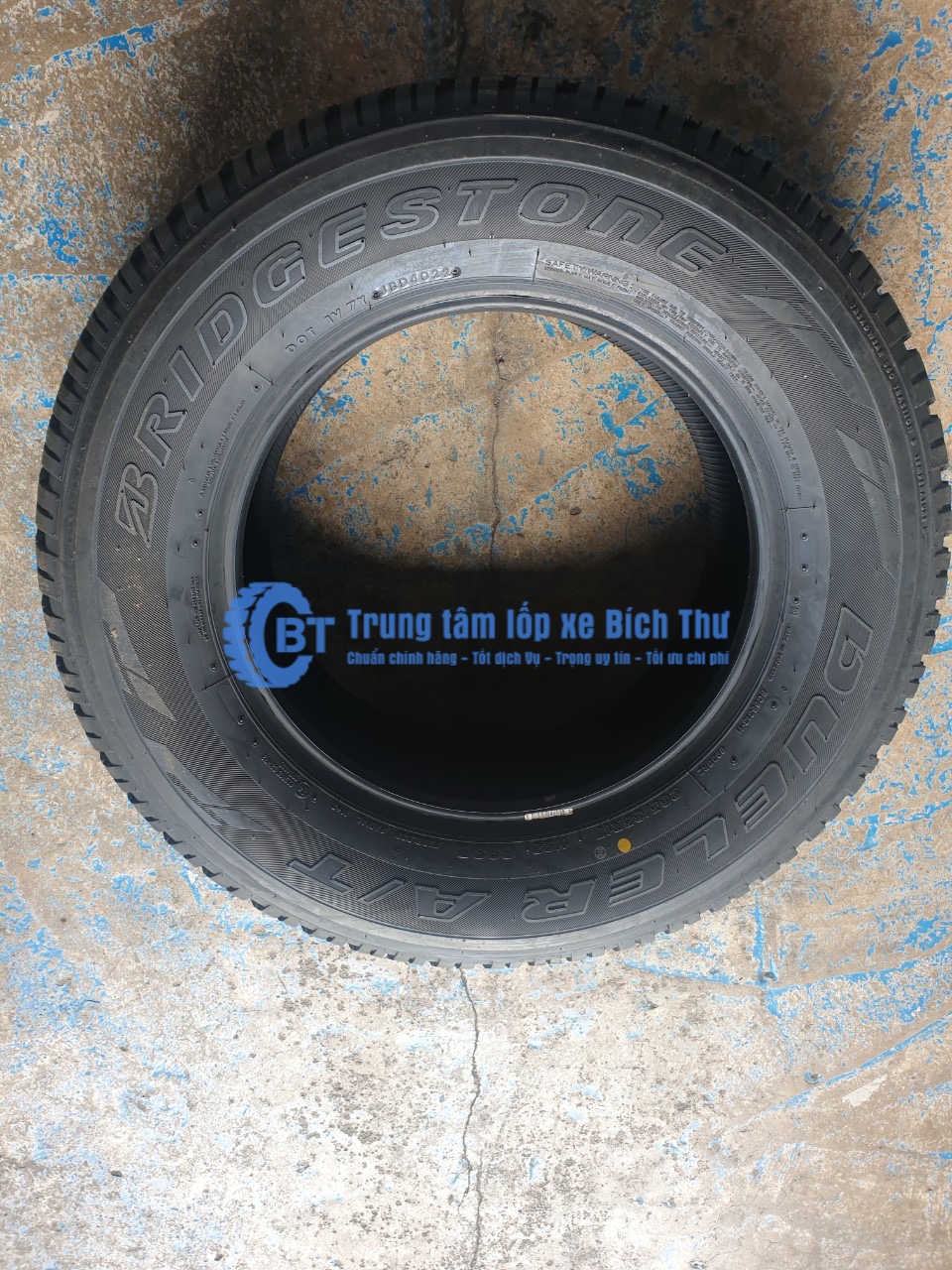 Lốp Bridgestone 265/65R17 D693 Thái