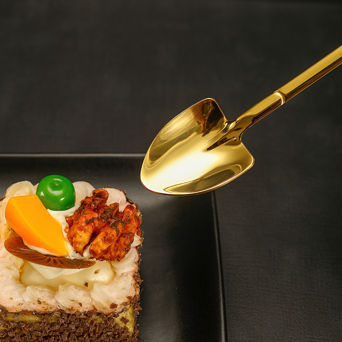 Creative stainless steel shovel-shaped spoon