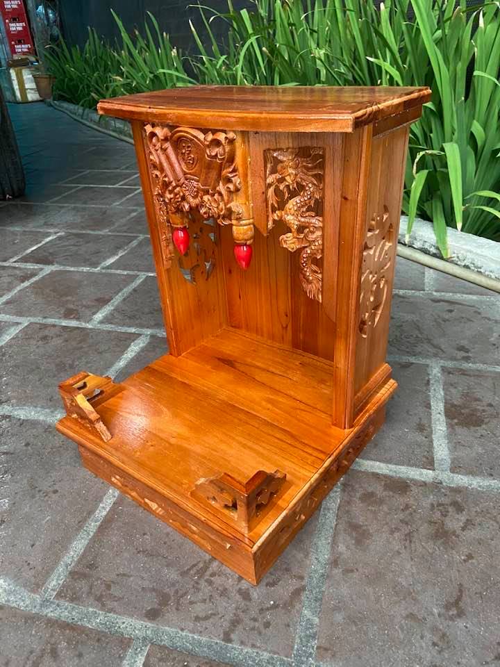 Bàn thờ thần tài gỗ xoan