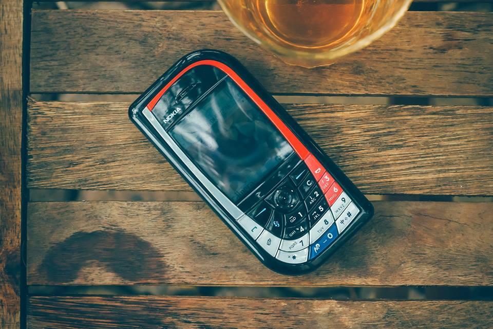 Điện Thoại Nokia 7610 – Chiếc Lá Lớn