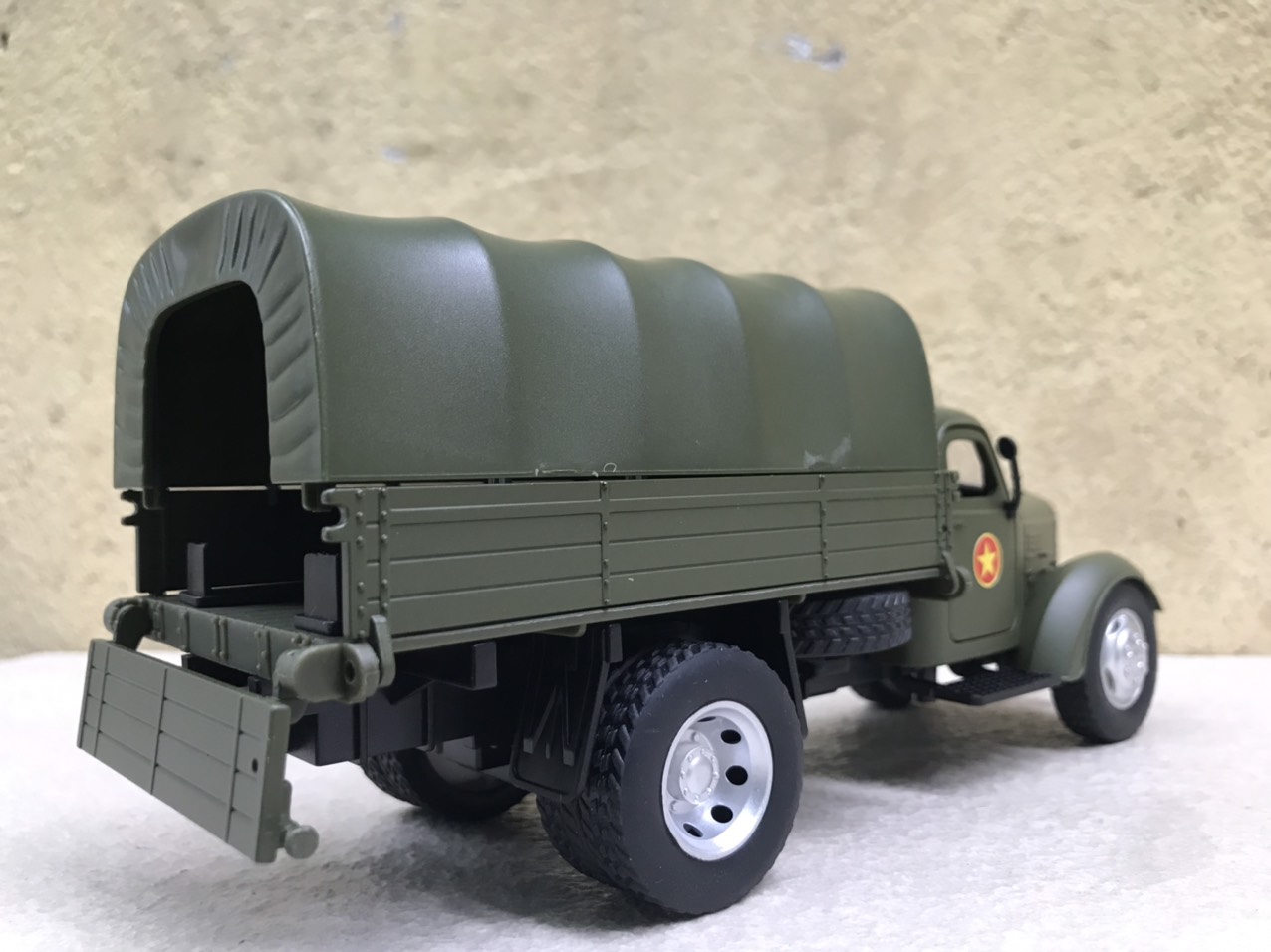 Mô hình xe Quân sự Zil 150 (CA-10) 1:32