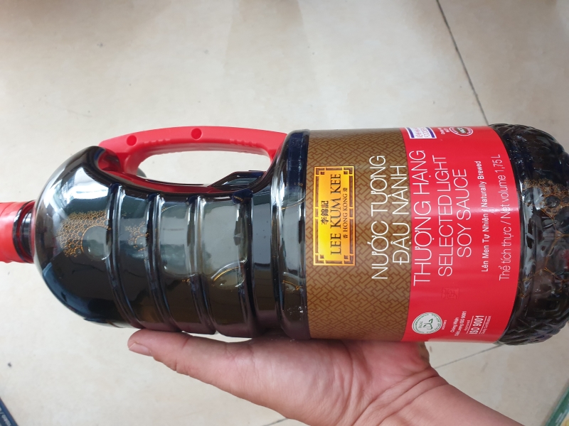 Nước Tương Đậu Nành Thượng Hạng Lee Kum Kee 1.75L/ Selected Light Soy Sauce