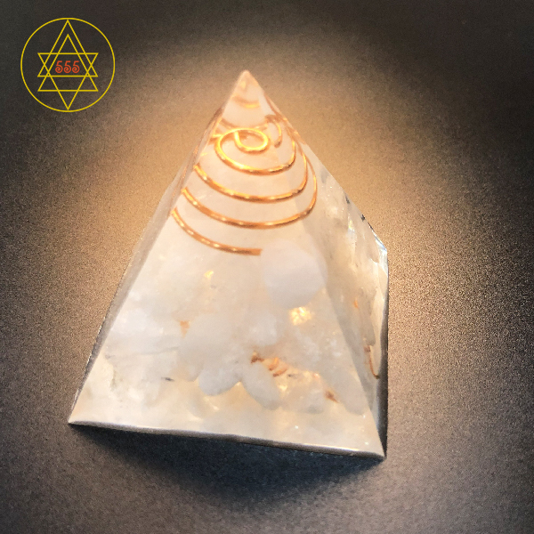 Kim tự tháp năng lượng trang trí 6,5x5,5cm