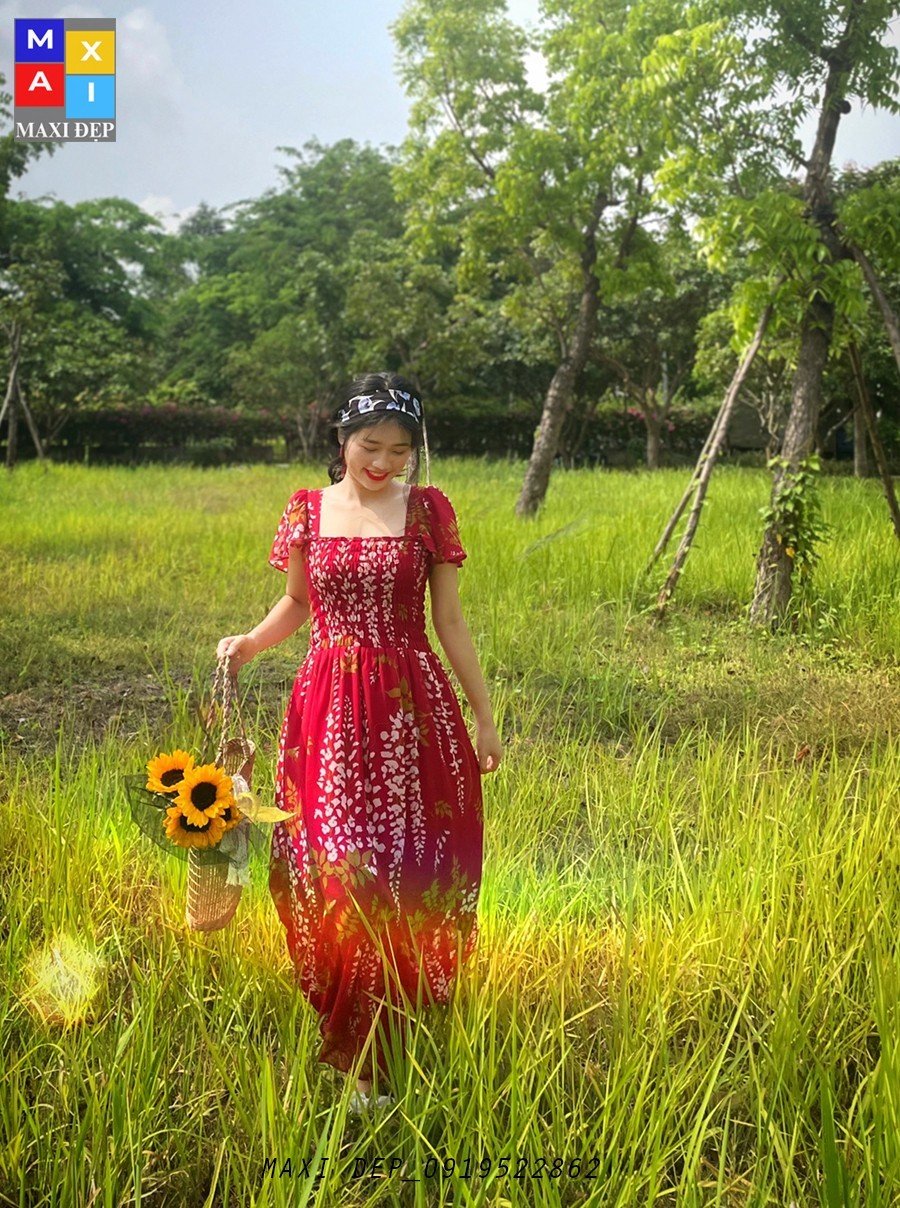 Đầm maxi cánh tiên họa tiết nền đỏ đô freesize rực rỡ