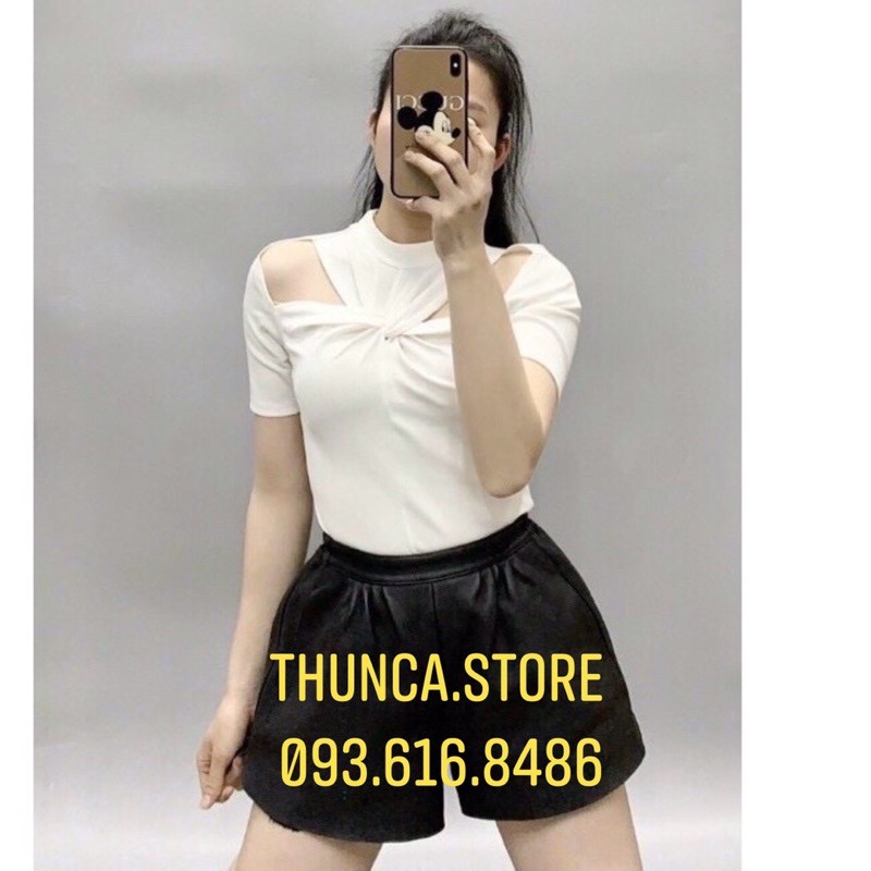 Áo thun kiểu xoắn ngực hở vai