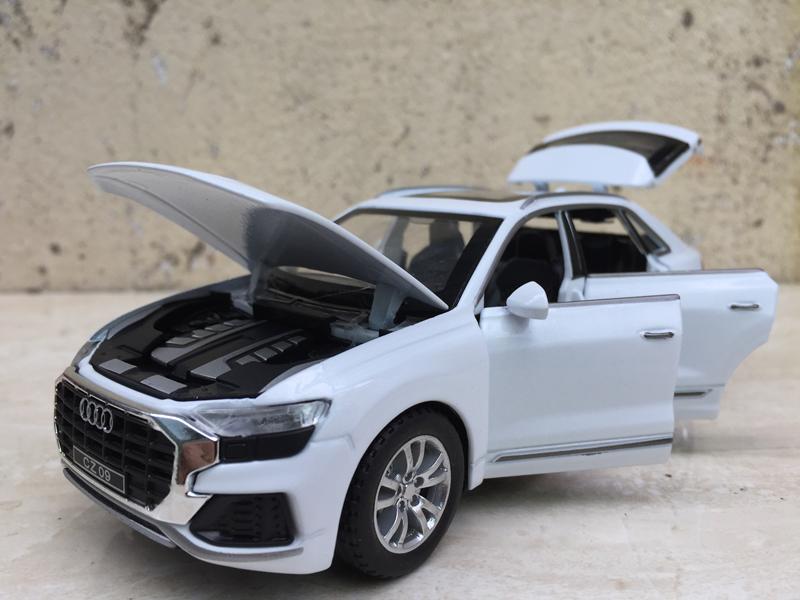 [HCM]Mô hình xe ô tô AUDI Q8 1:32