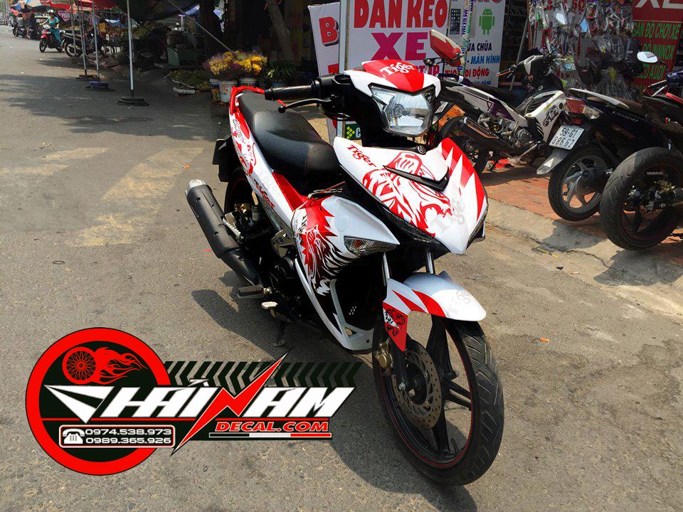 Tem Trùm Exciter 150 Trắng Đỏ Tiger