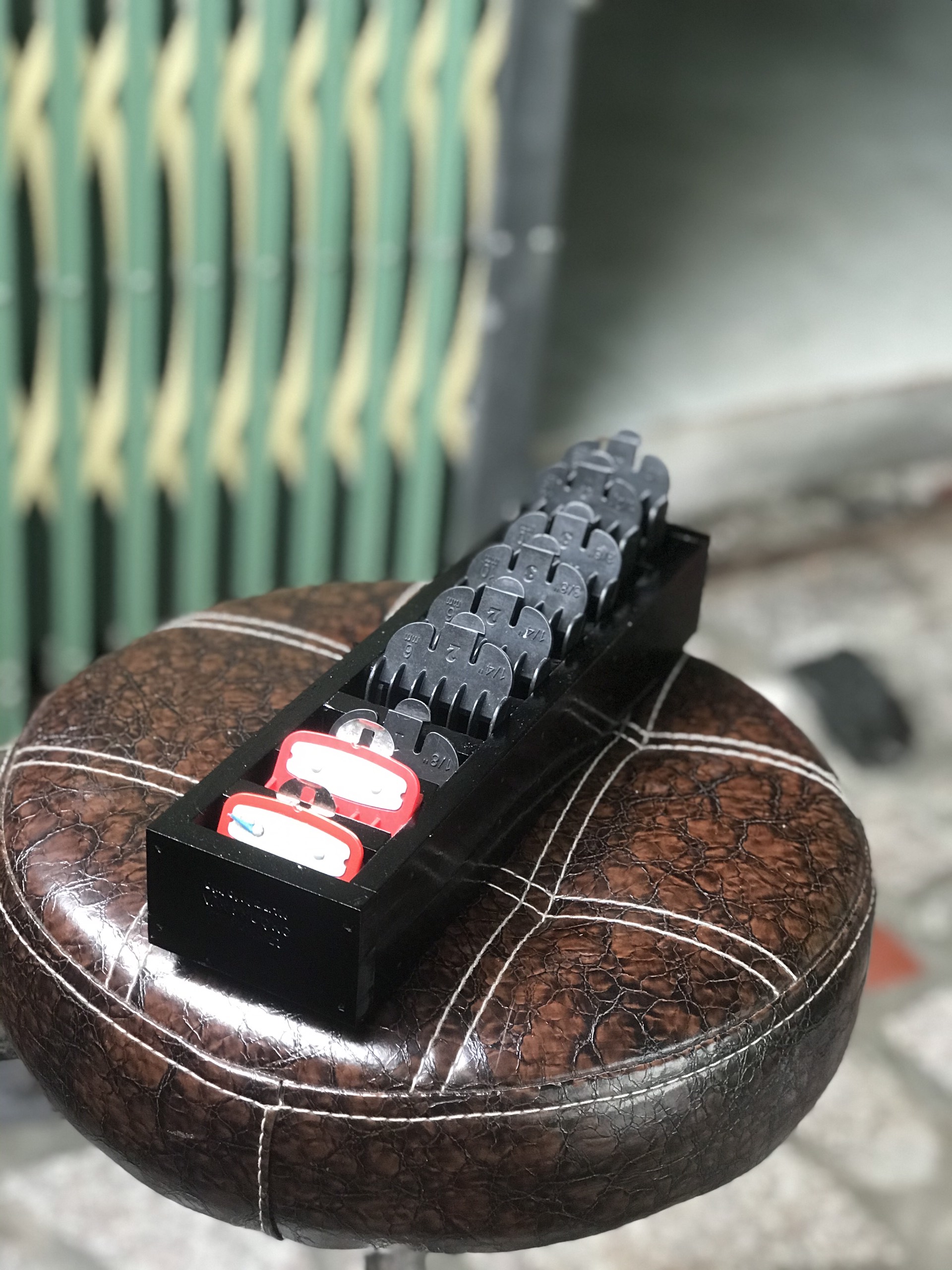 khay gỗ đựng cữ tông đơ