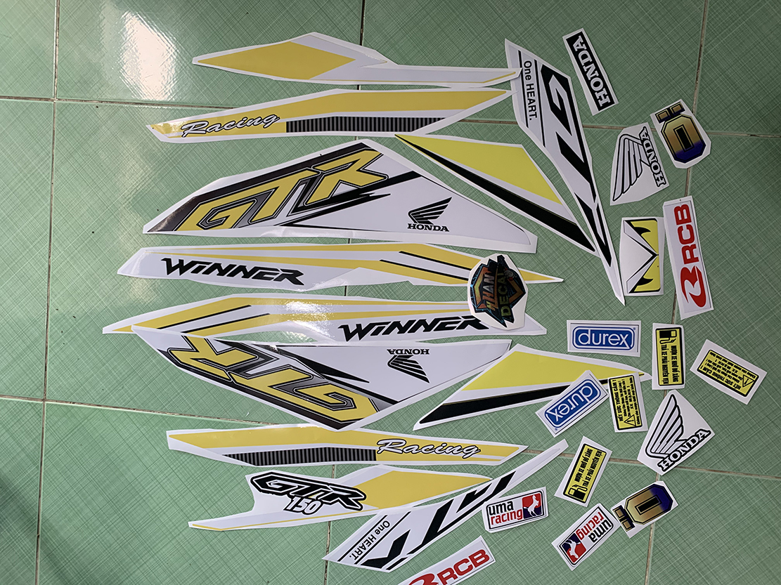 Tem winner GTR vàng trắng