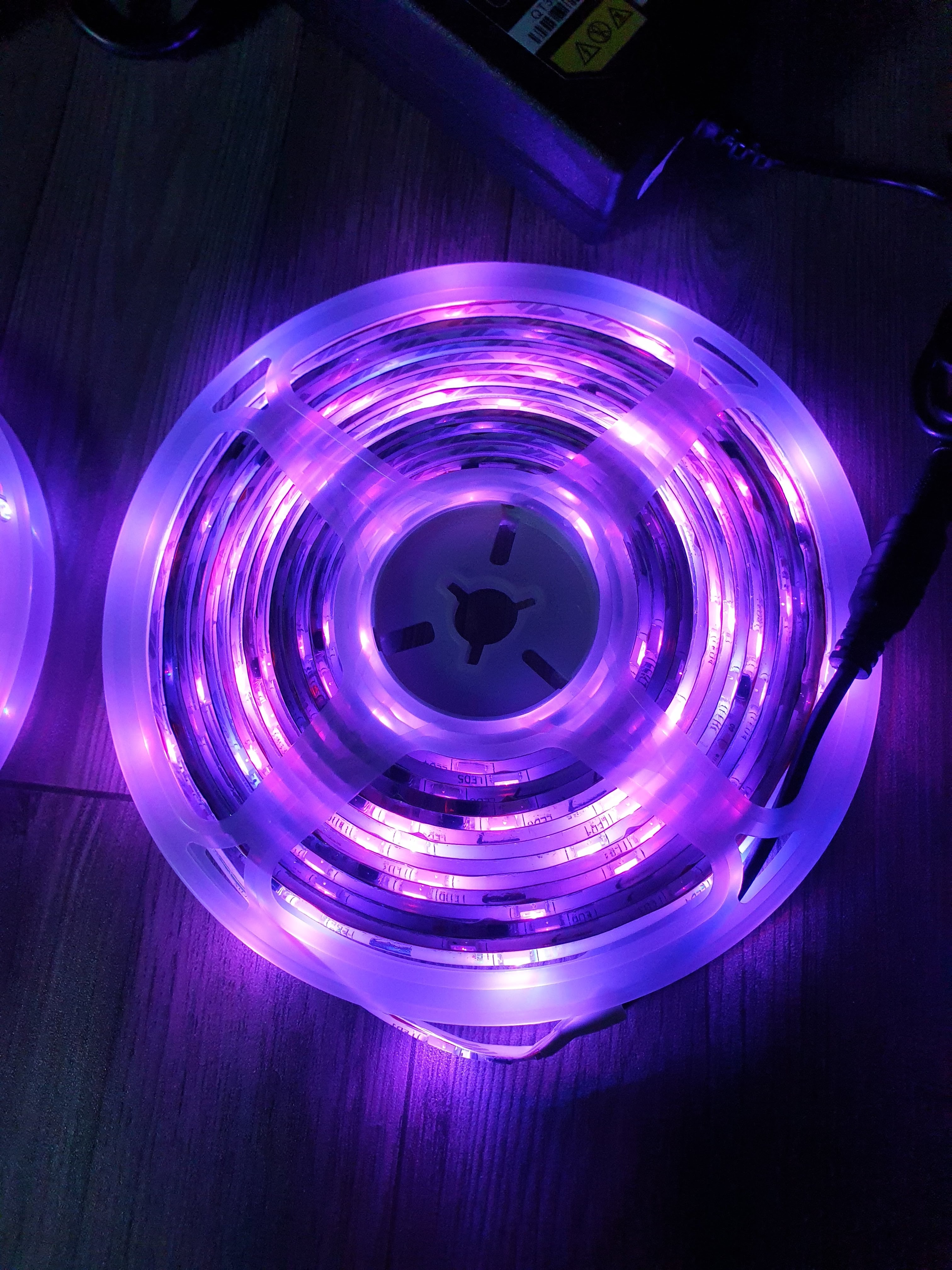 Cuộn led dây 5m CHẠY 7 MÀU (led đuổi) - 12V siêu sáng (hàng mới)