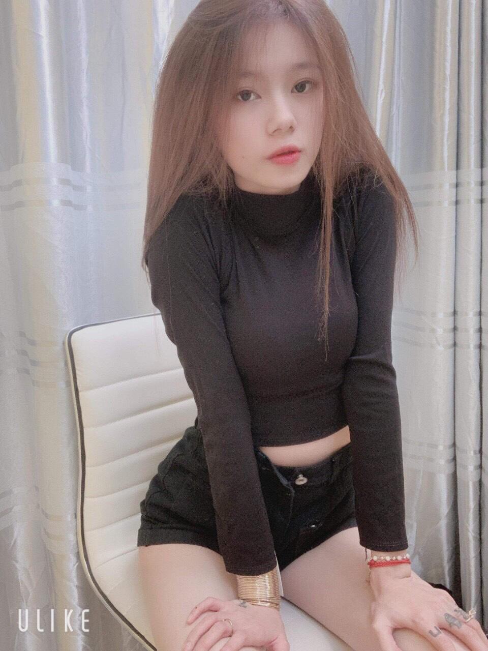 Áo thun croptop cổ lọ ôm body tay dài p.p