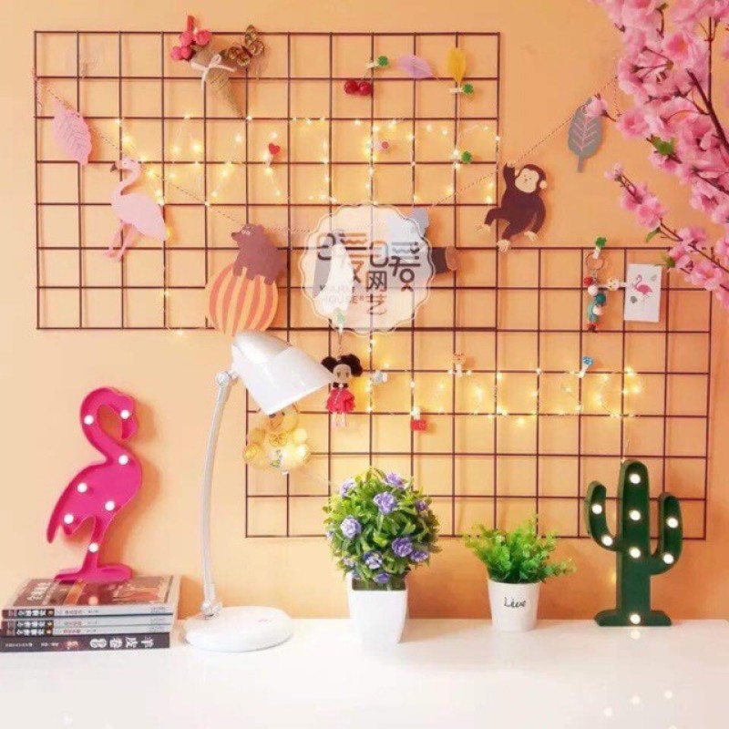 (Tặng kèm Dây Đèn Led) Khung Lưới Sắt Trang Trí - Khung Tranh Lưới Sắt Treo Tường- Khung treo ảnh Decor - Tấm Lưới Treo Ảnh Nghệ Thuật Kèm Đinh Treo