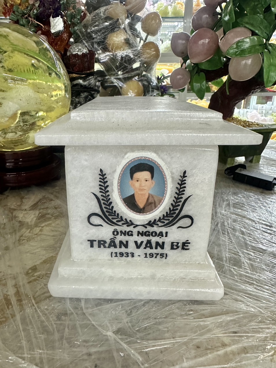 Hủ đưng tro cốt phật giáo đá cẩm thạch trắng