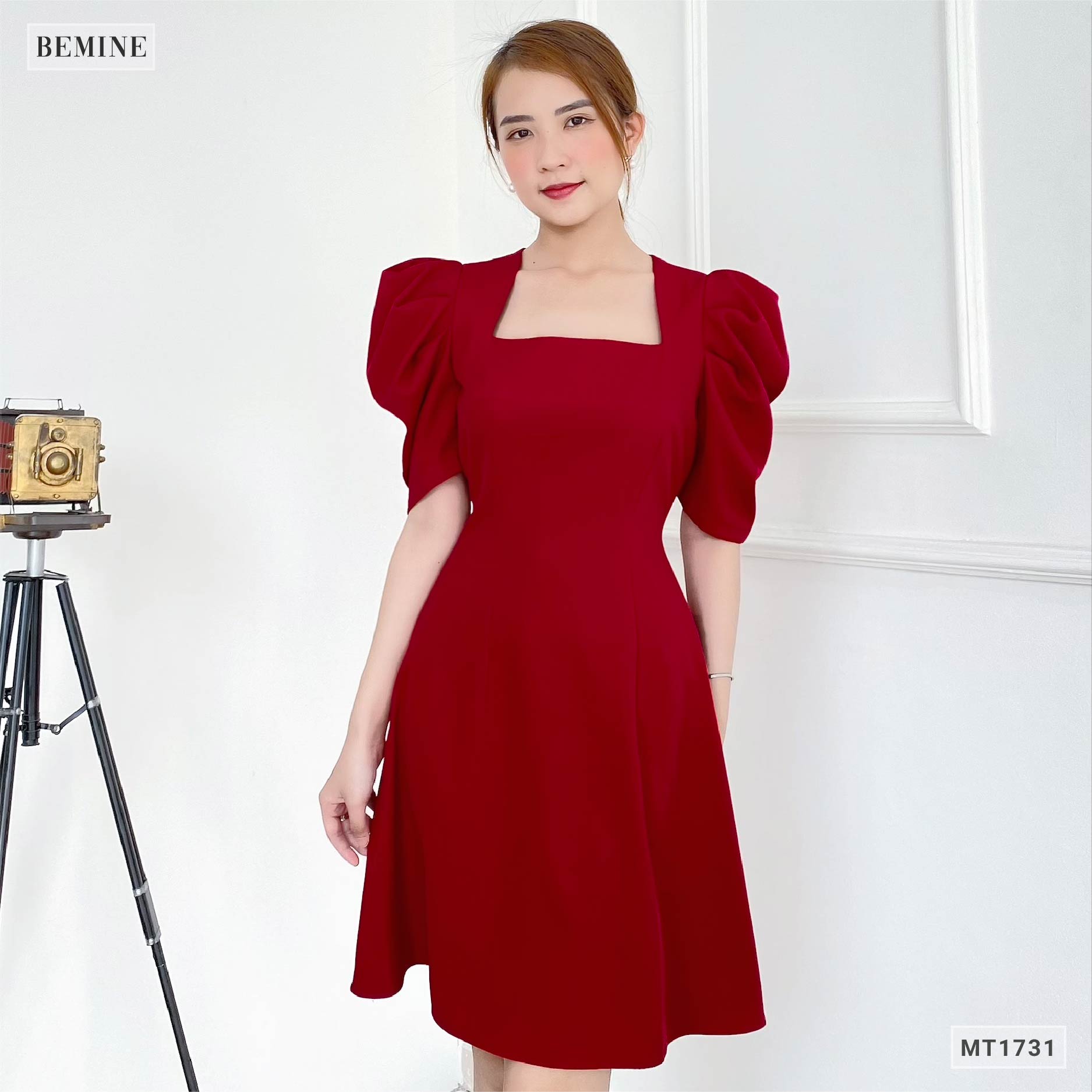 Đầm cổ vuông tay xếp ly tầng